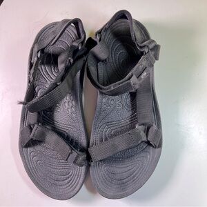 TEVA SANDALS. Lightweight waterproof hiking floats. Hook loop ankle, arch